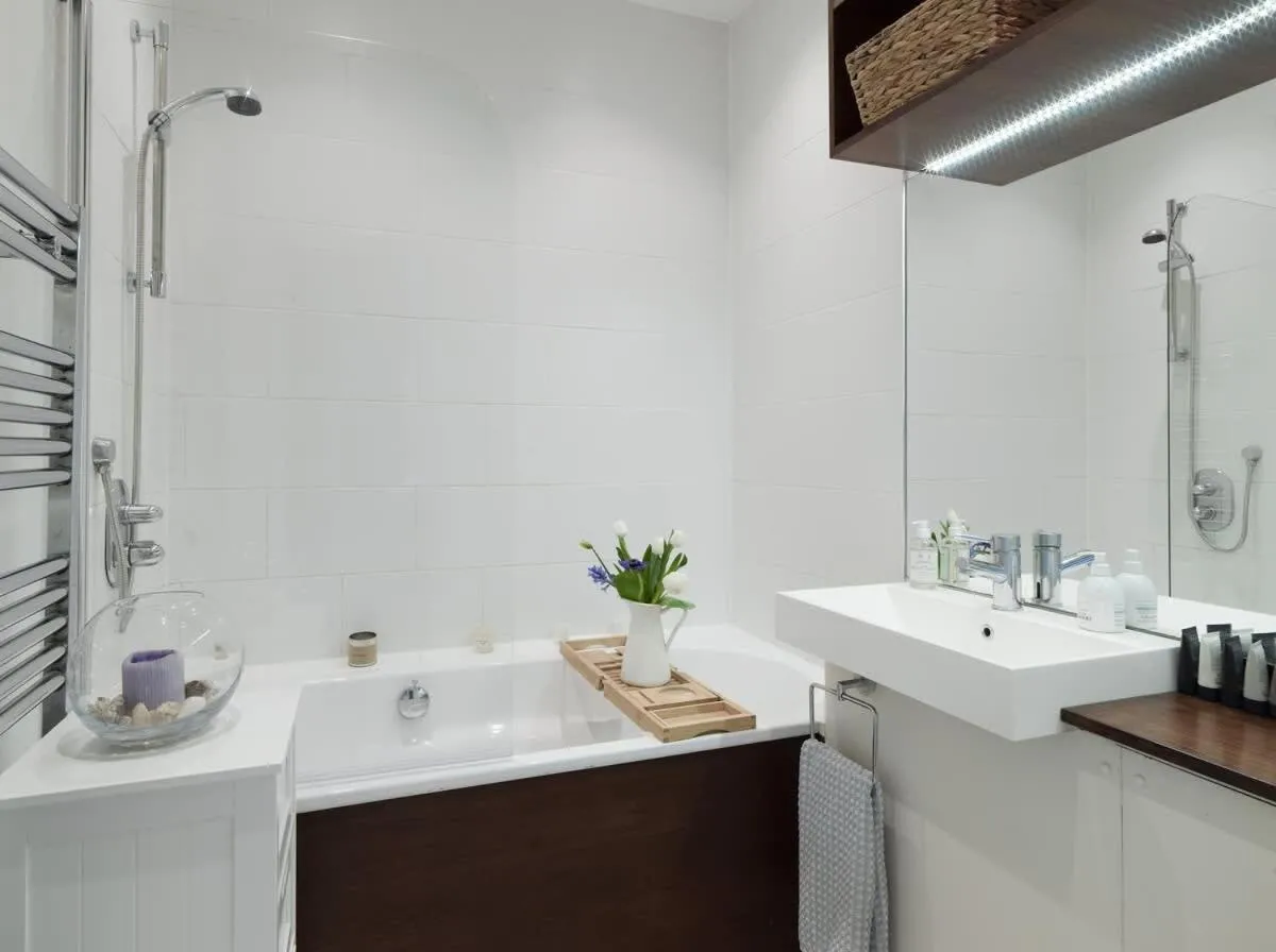 Image 3 of Barons Court 3 bed, 50 meters from Queens Tennis Club