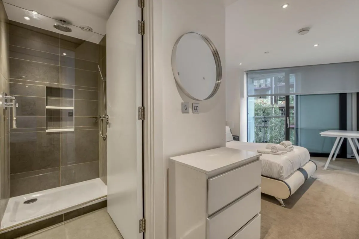 Image 3 of Battersea Power Station 2BR 2BA Riverside
