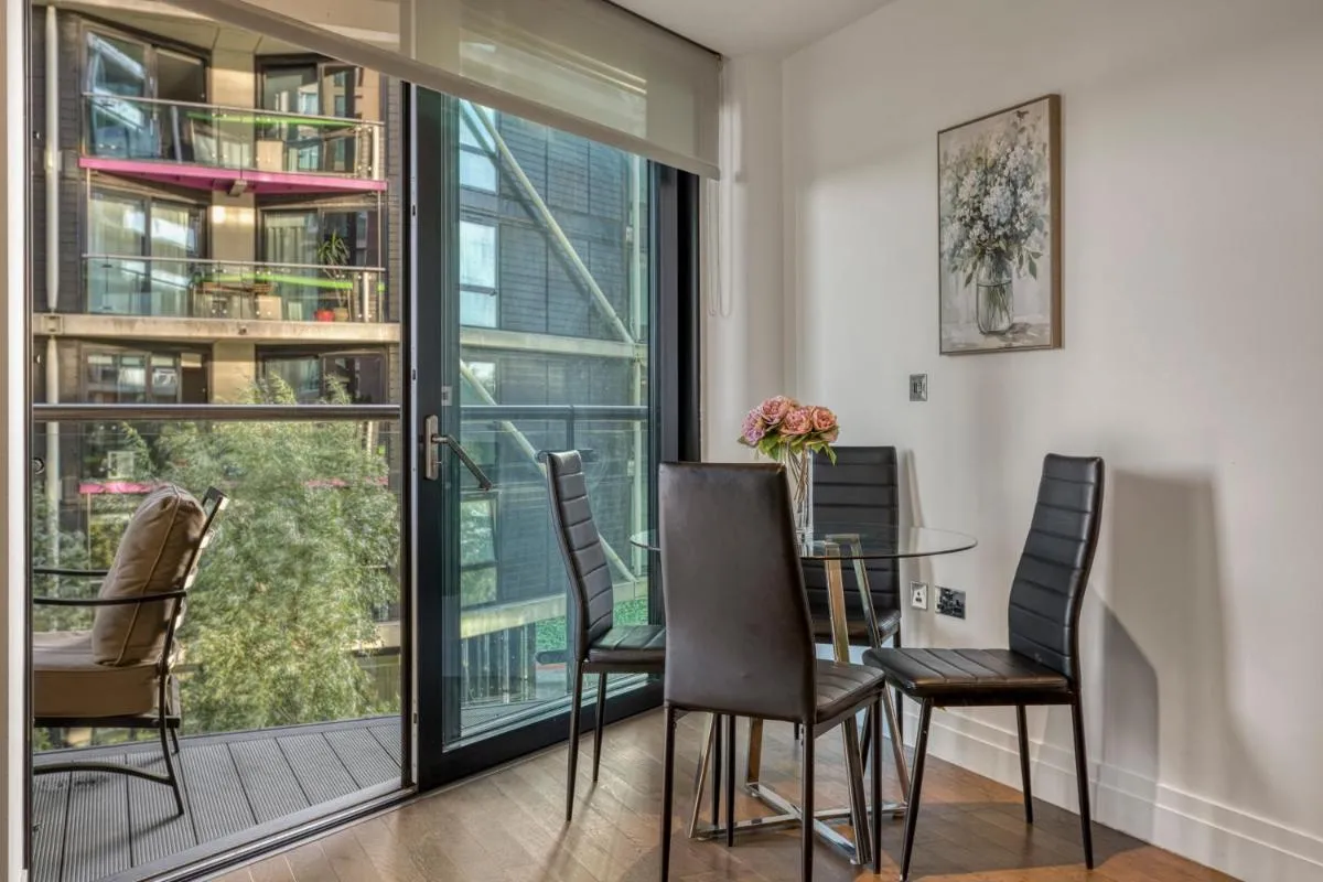 Image 4 of Battersea Power Station 2BR 2BA Riverside