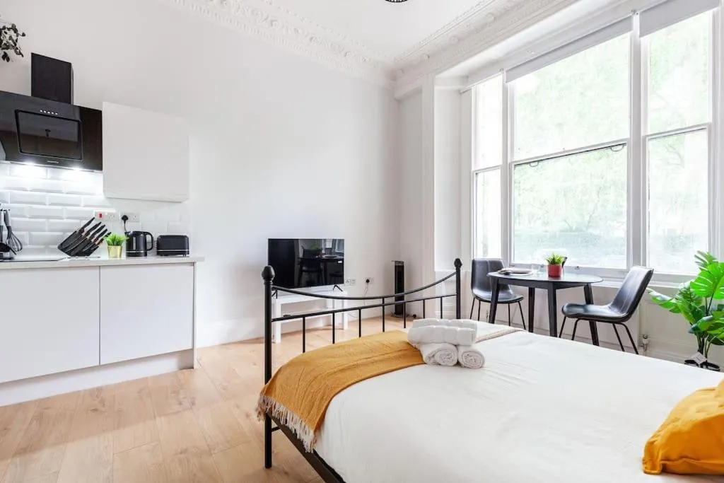 Image 4 of Bayswater Bliss Studio