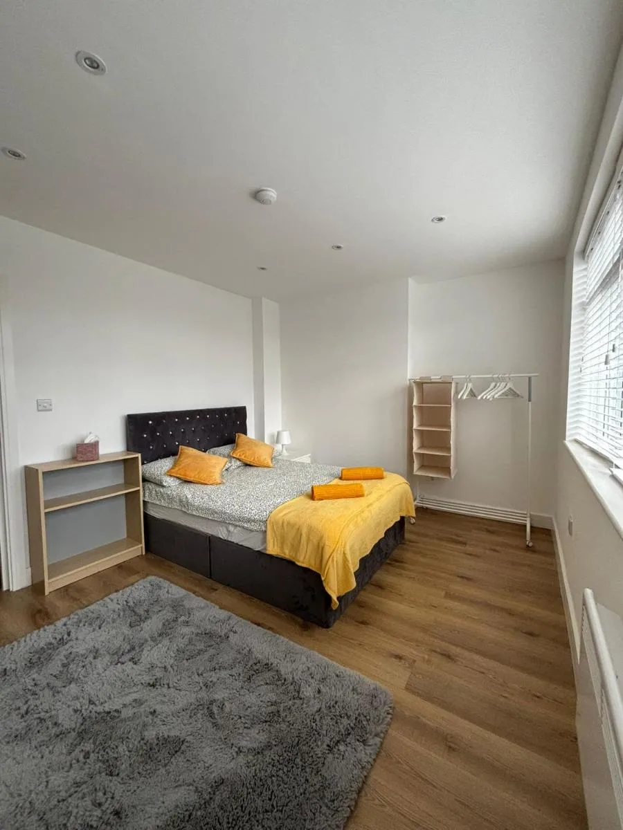 Image 4 of Beatiful 3 bedroom apartment near Tower Bridge