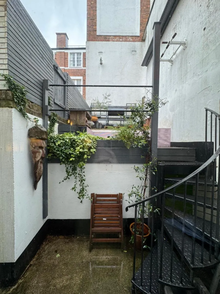 Image 4 of Beautiful 2BD Lower Level Flat with Patio, Angel