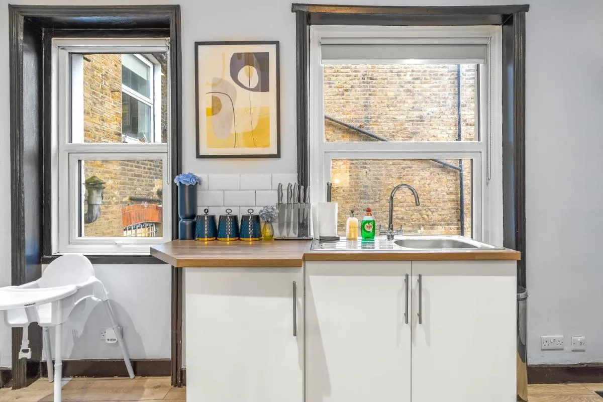 Image 3 of Beautiful 2BR gem in the Heart of Fulham and Chelsea
