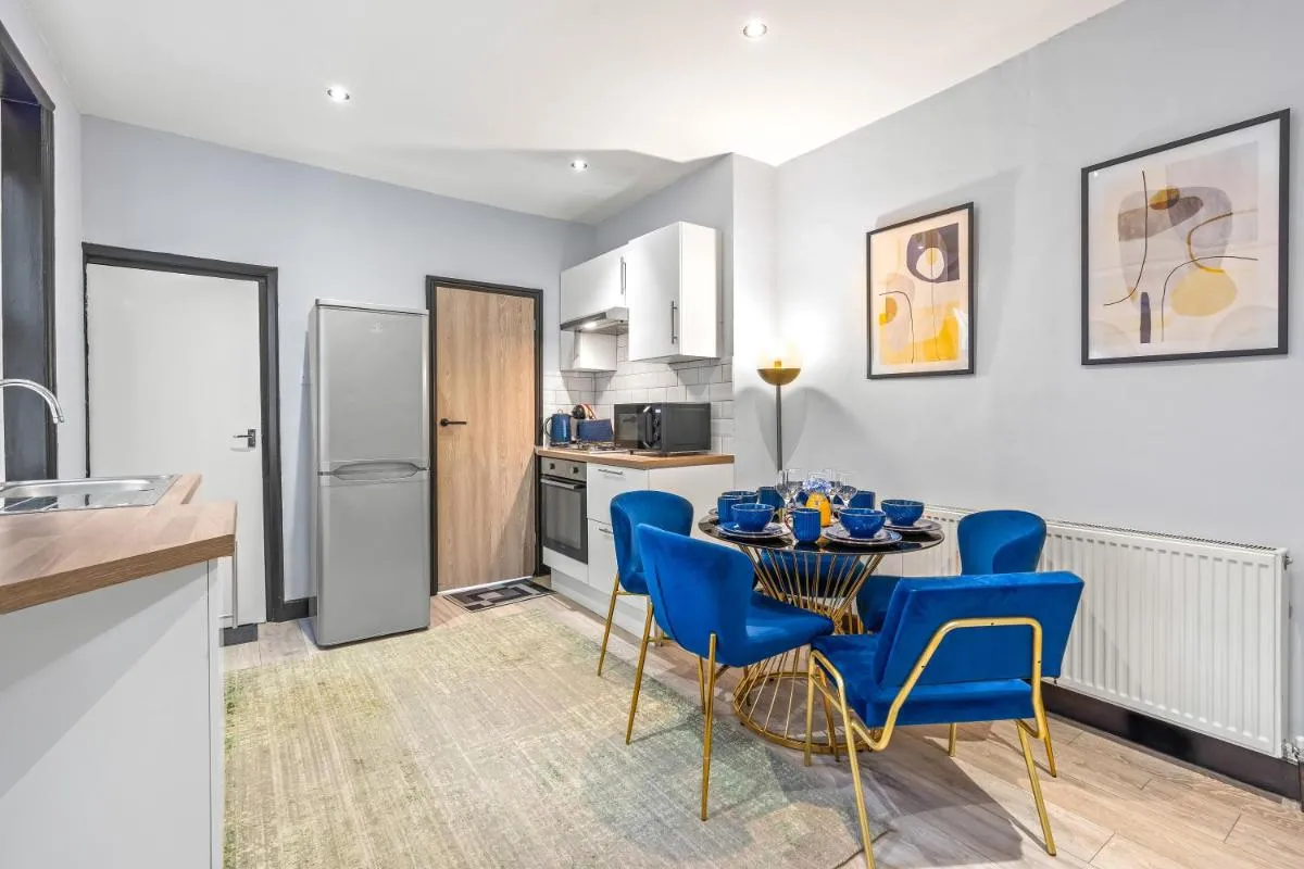 Image 4 of Beautiful 2BR gem in the Heart of Fulham and Chelsea