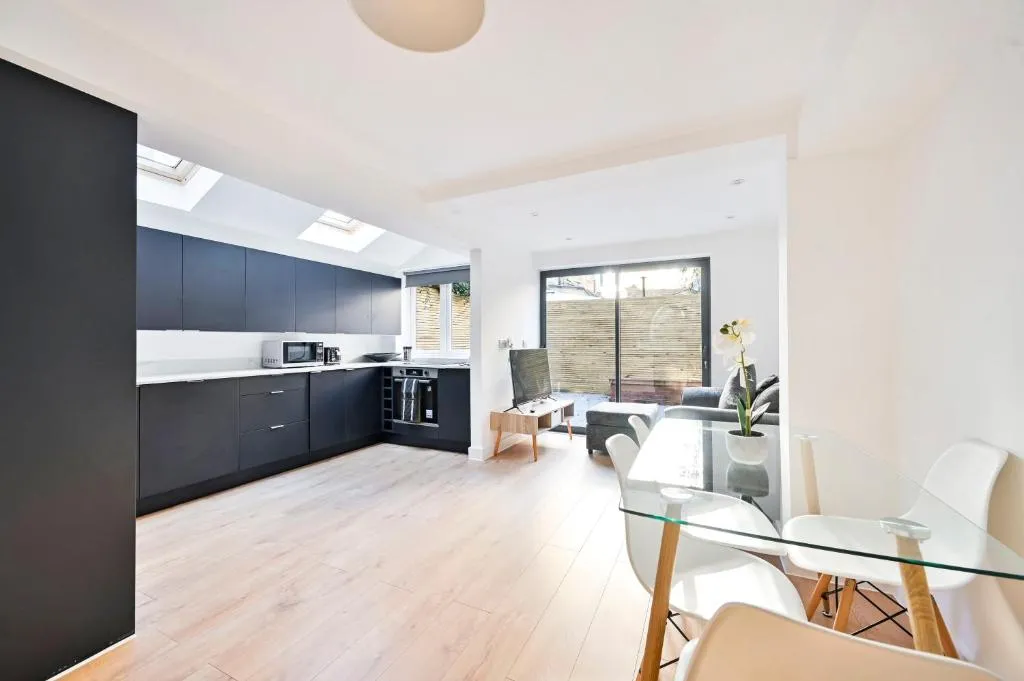 Beautiful 2 bed with en suite, near Tube and Stamford Bridge