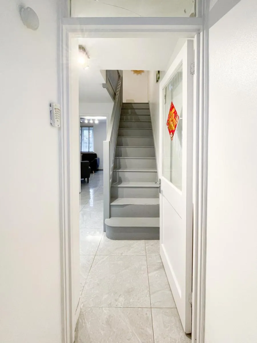 Image 4 of Beautiful 2 large bedroom house in London zone 2