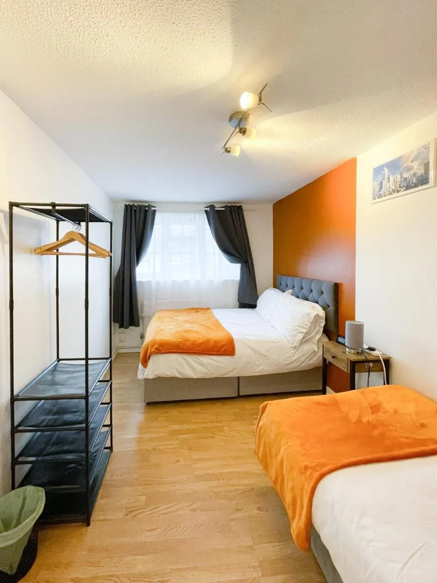 Image 5 of Beautiful 2 large bedroom house in London zone 2