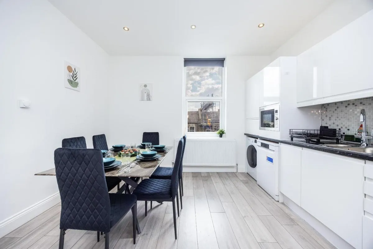 Image 5 of Beautiful 3-Bed Apartment in Shepherd’s Bush