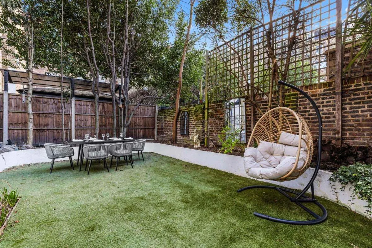 Image 4 of Beautiful 3-Bedroom House with Garden and Rooftop Retreat