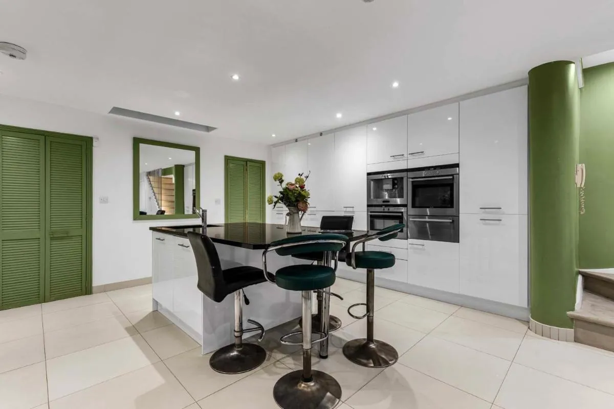 Image 5 of Beautiful 3-Bedroom House with Garden and Rooftop Retreat