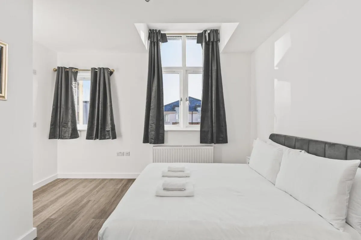 Image 3 of Beautiful 4BDR Townhouse with Free Parking