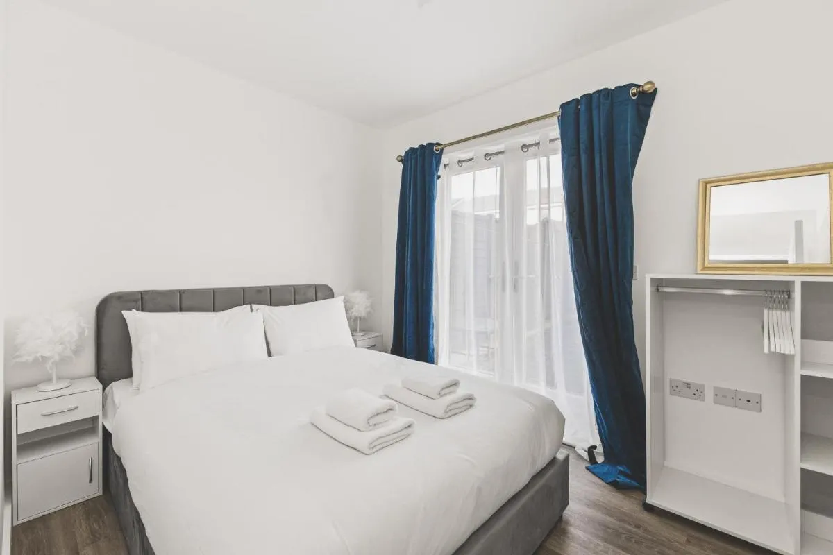 Image 4 of Beautiful 4BDR Townhouse with Free Parking