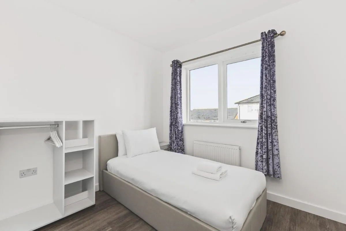 Image 5 of Beautiful 4BDR Townhouse with Free Parking