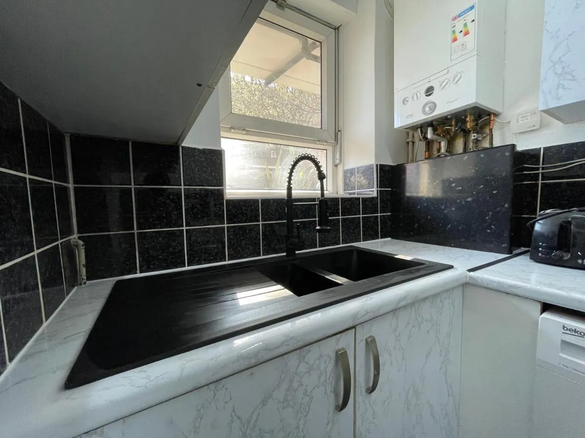 Image 4 of Beautiful Apartment Near Waterloo! – Sleeps 6