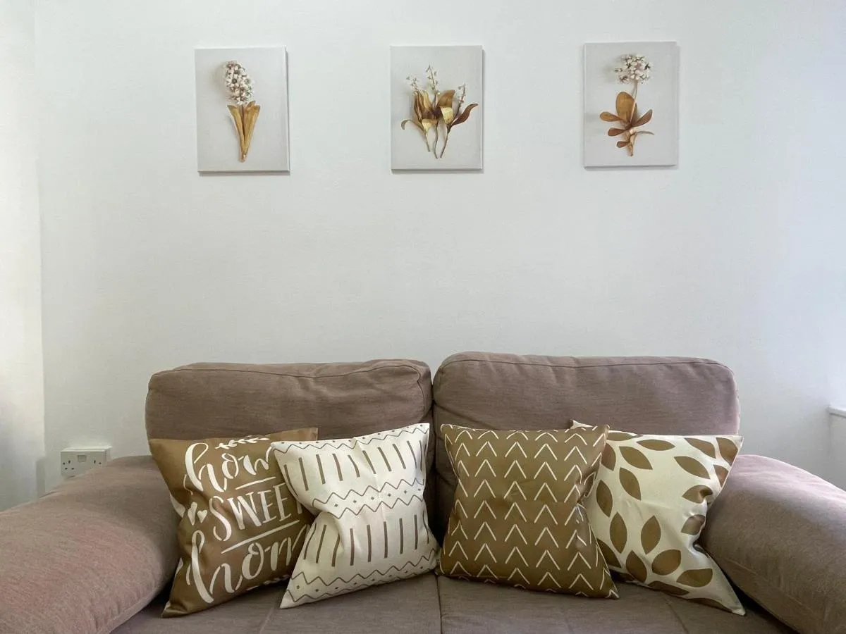 Image 3 of Beautiful Apartment Near Waterloo! – Sleeps 6