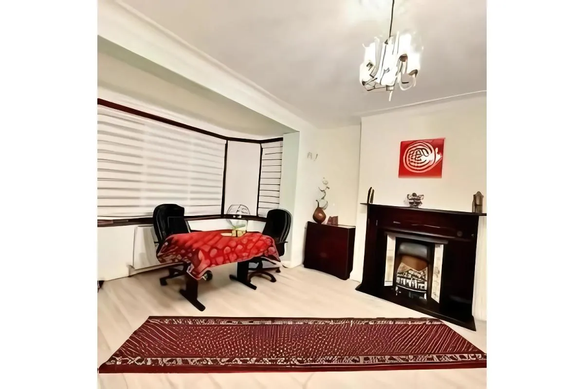 Image 3 of Beautiful Double En-suite Room, separate entrance, Ilford, Central line Gants Hill, free parking