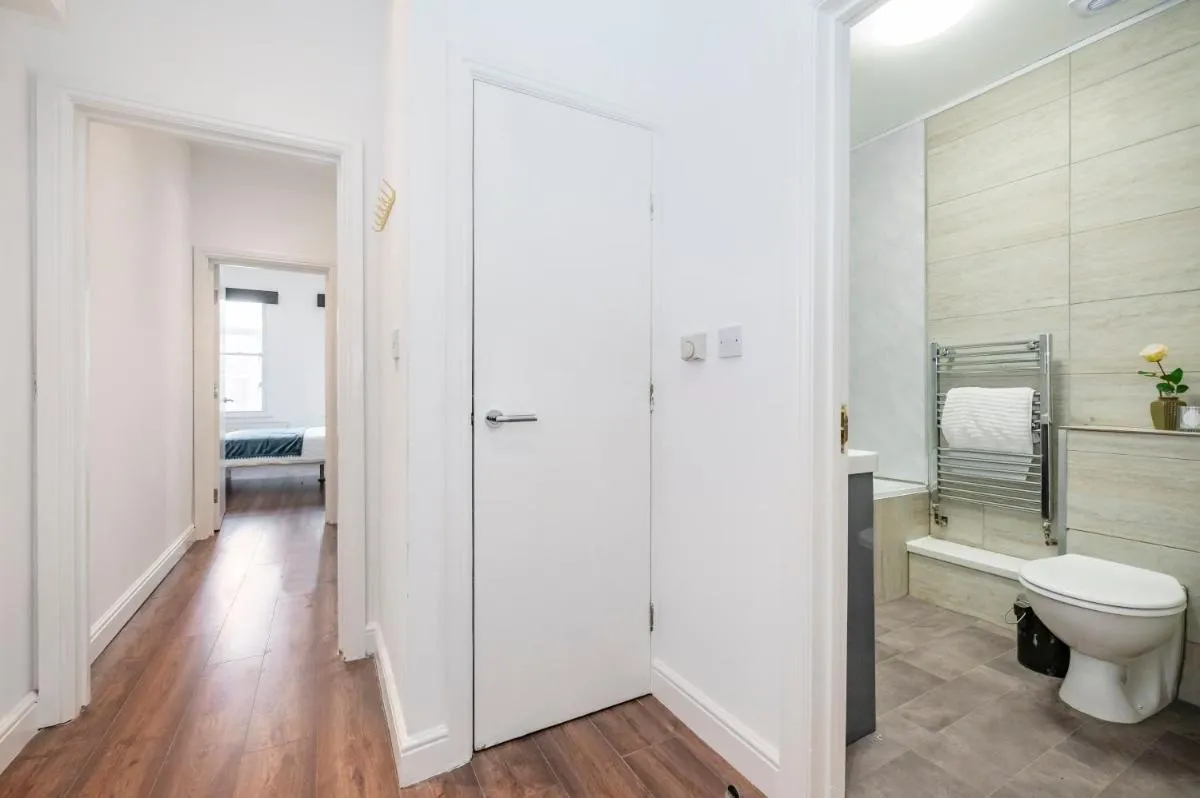 Image 3 of Beautiful Flat Near the Center 11 min by tube