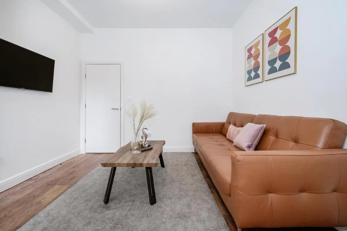 Image 5 of Beautiful Flat Near the Center 11 min by tube