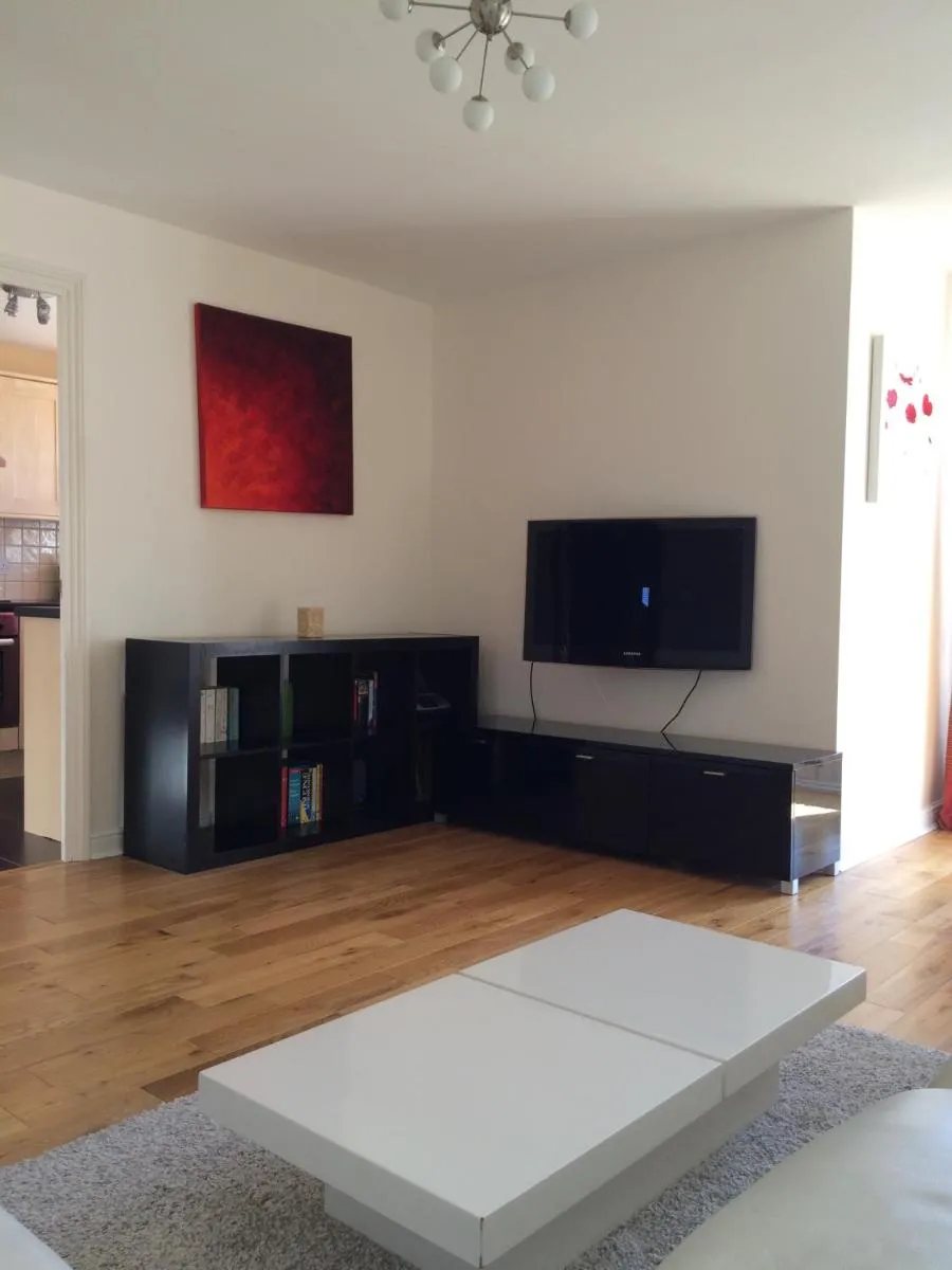 Image 5 of Beautiful Kingston apartment