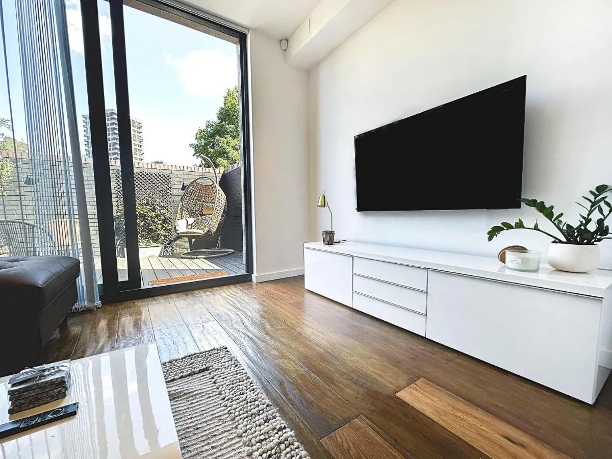 Image 4 of Beautiful London Townhouse – 5 mins from Queens Road Station