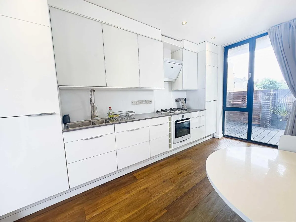 Image 5 of Beautiful London Townhouse – 5 mins from Queens Road Station