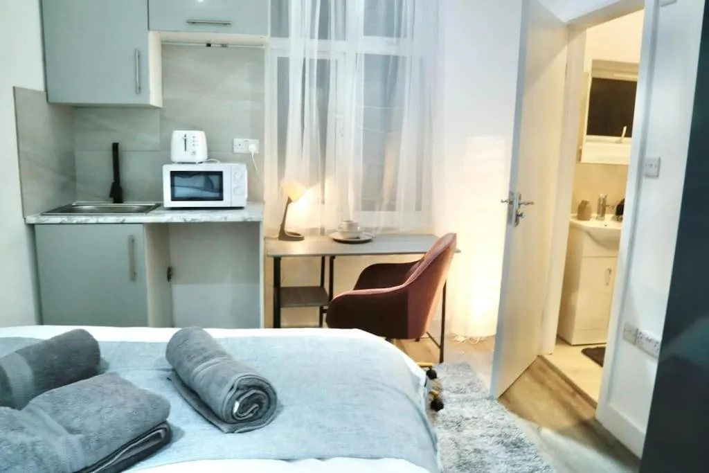 Image 4 of Beautiful NW4 Studio – Professional Market – Own Entry
