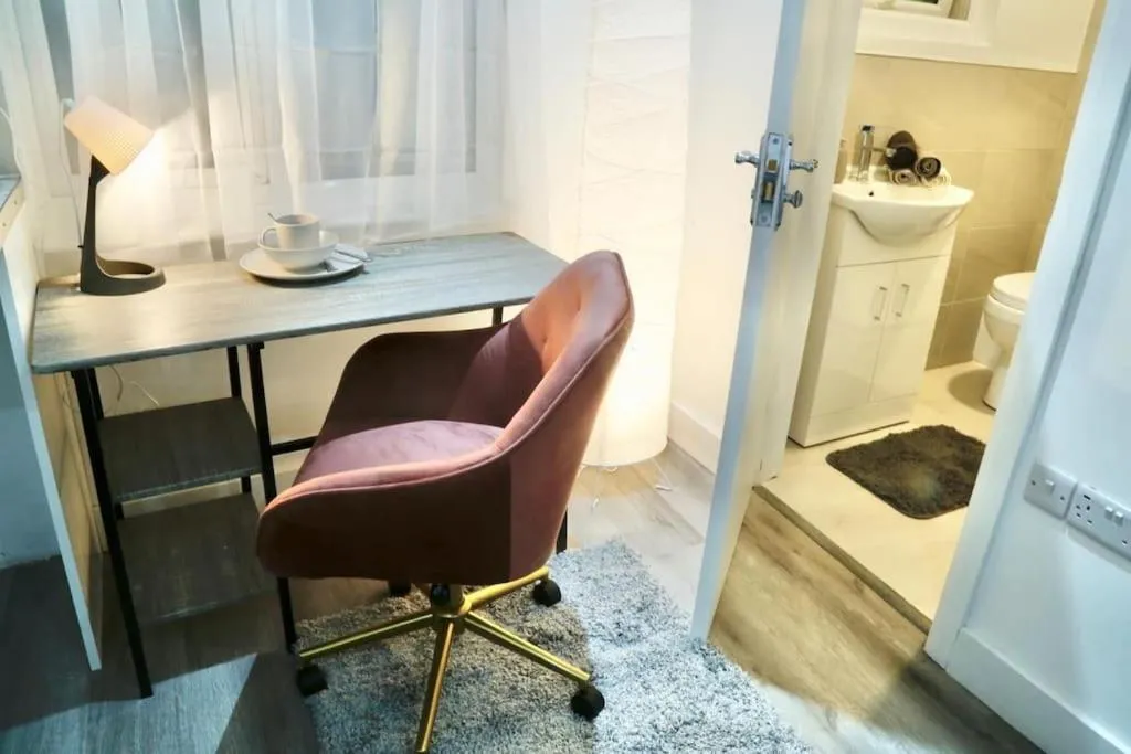 Image 3 of Beautiful NW4 Studio – Professional Market – Own Entry
