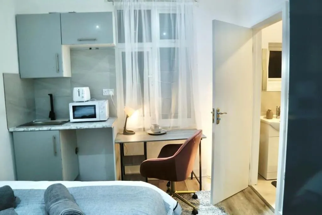 Image 5 of Beautiful NW4 Studio – Professional Market – Own Entry