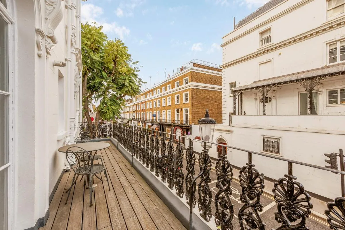 Image 5 of Beautiful One Bedroom Flat in Knightsbridge