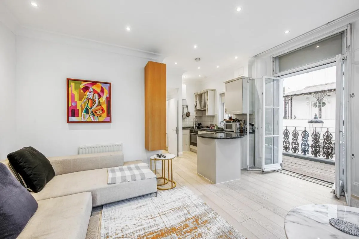 Image 4 of Beautiful One Bedroom Flat in Knightsbridge