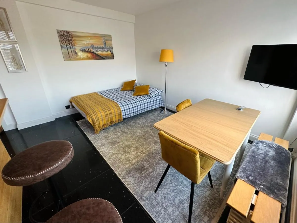 Image 5 of Beautiful Quality Apartment in Camden Town