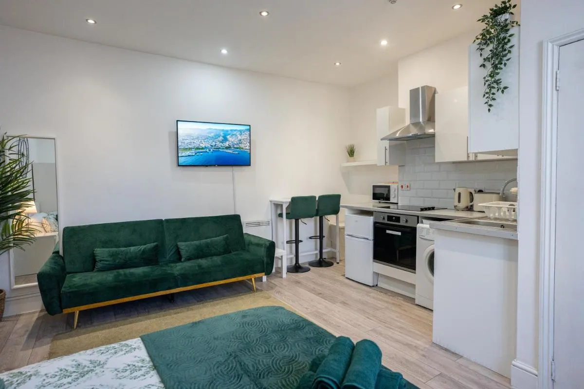 Image 4 of Beautiful Studio Flat in Hackney next to Overground Station