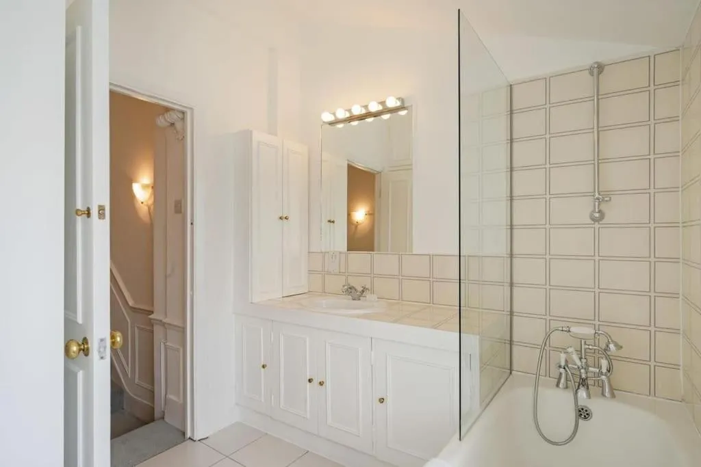 Image 3 of Beautiful Two Bedroom Maisonette in the heart of Chelsea