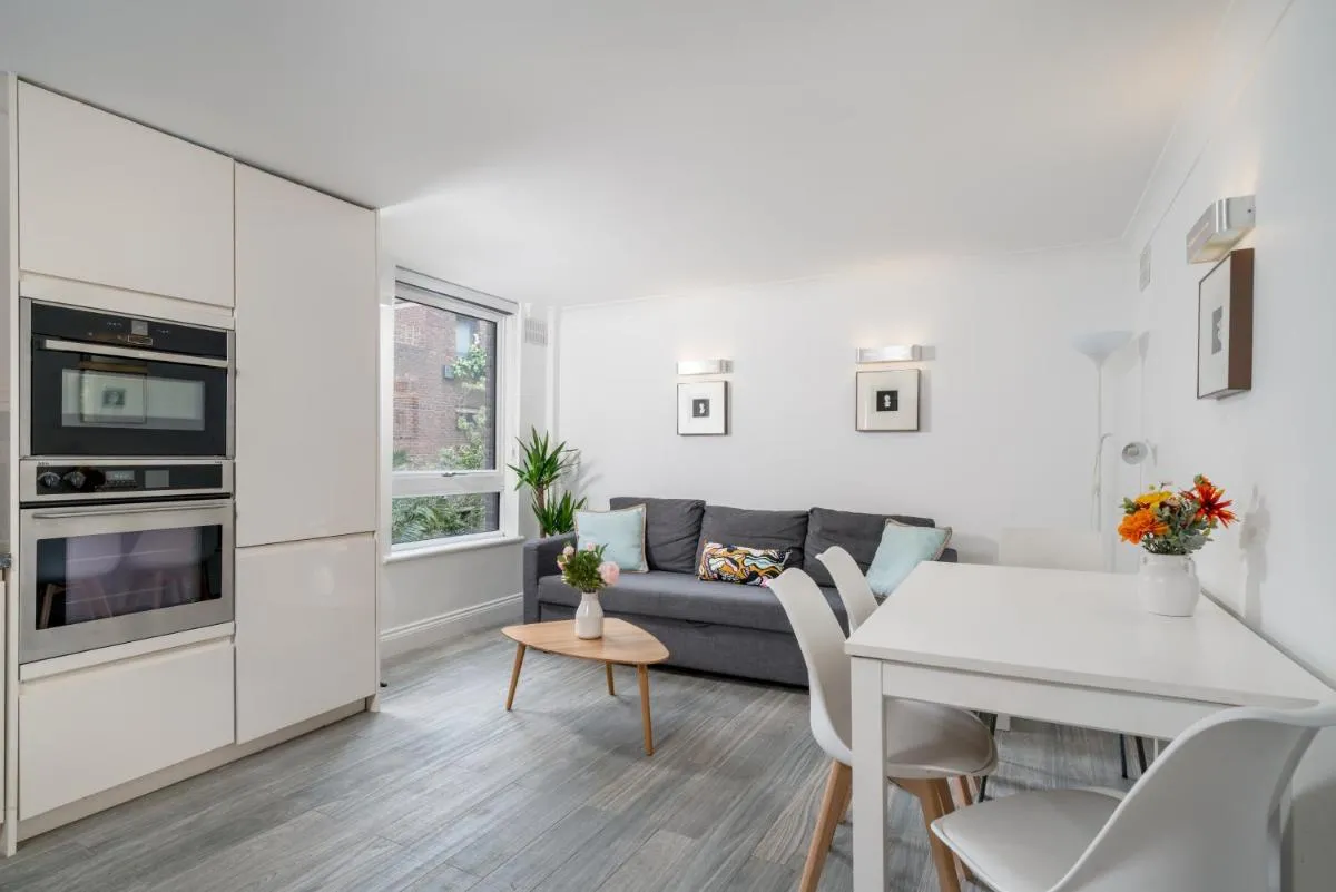 Image 4 of Beautiful & Serene Flat in the Heart of London