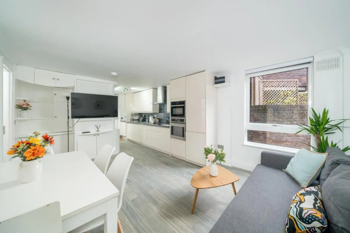 Image 5 of Beautiful & Serene Flat in the Heart of London