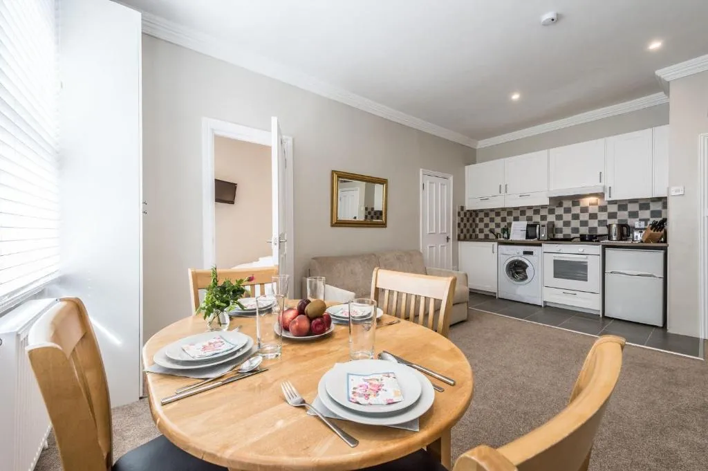 Beautiful apartment ac up to six,12 min by tube from Oxford street,AC