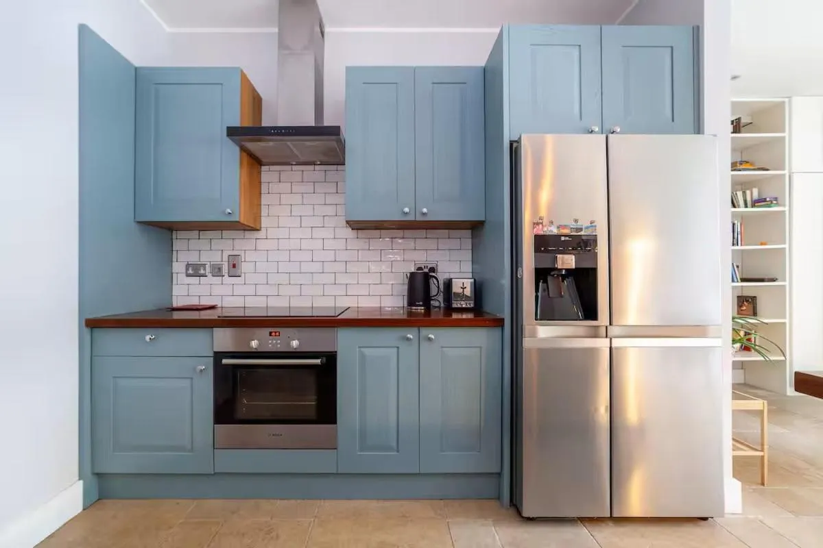 Image 4 of Beautiful light filled apartment in London