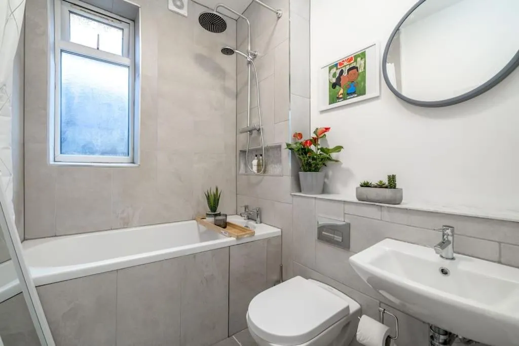 Image 3 of Beautiful luxe 3 Bedroom with 4 Beds