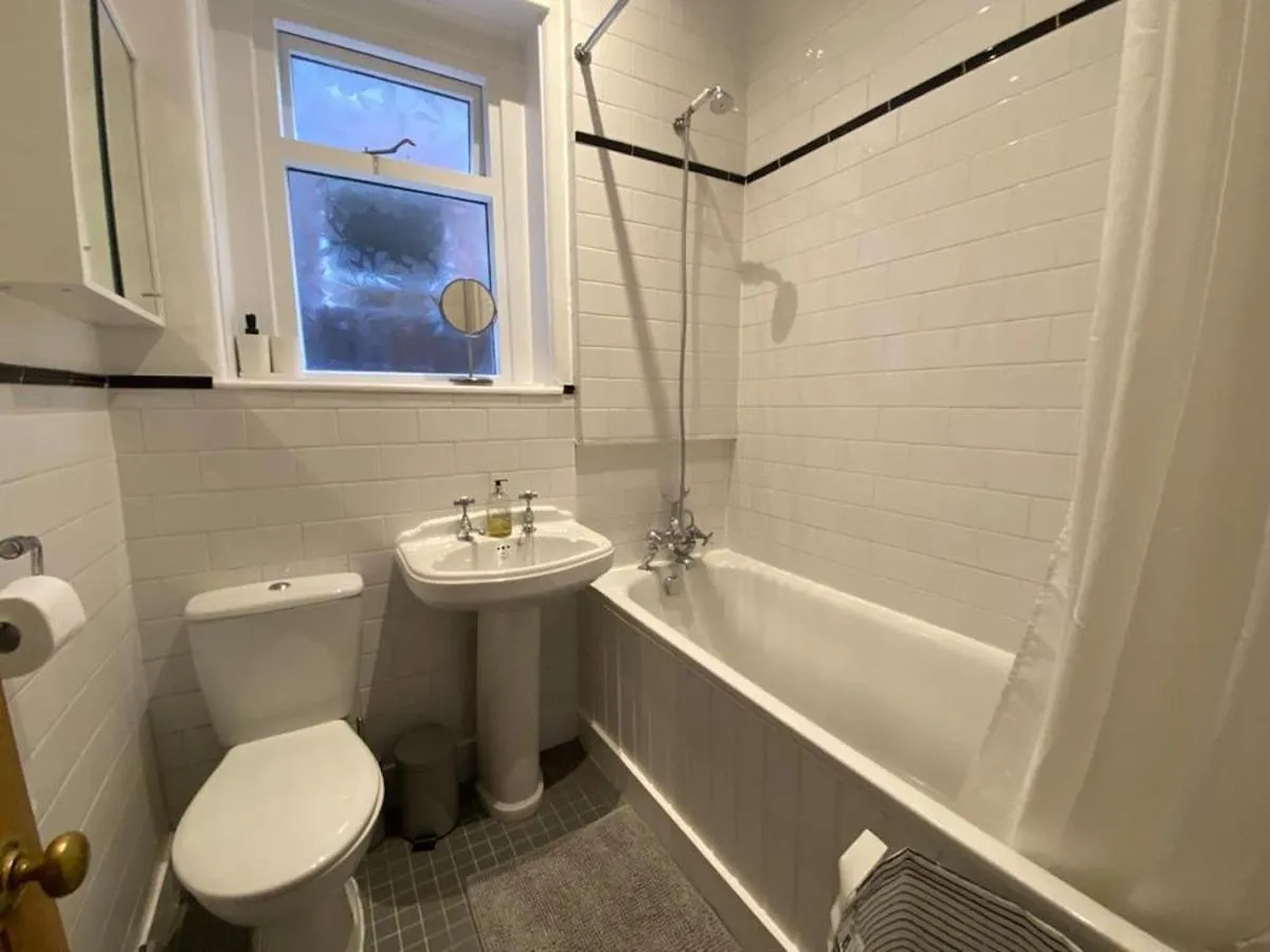 Image 3 of Beautiful one bed garden flat in Muswell hill