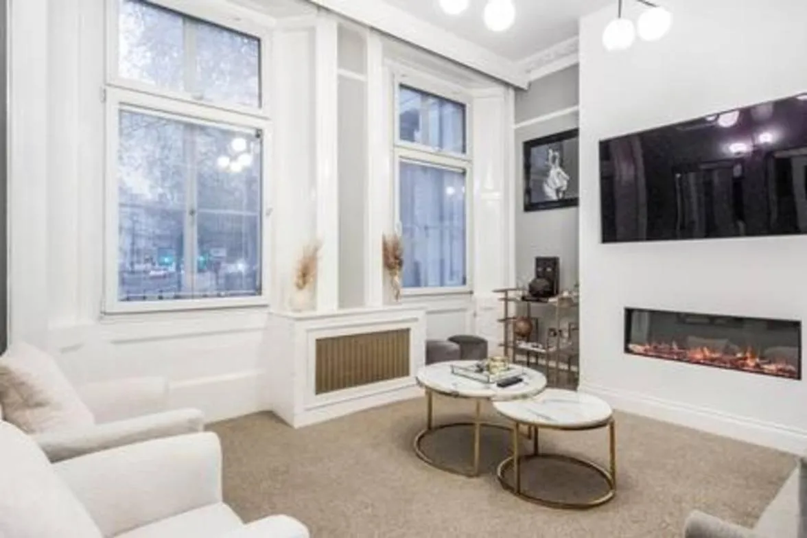 Image 5 of Beautiful refurbished 2bed2bath next to Hyde Park