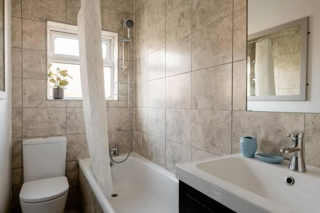 Image 3 of Beautiful two-floor flat near tube station