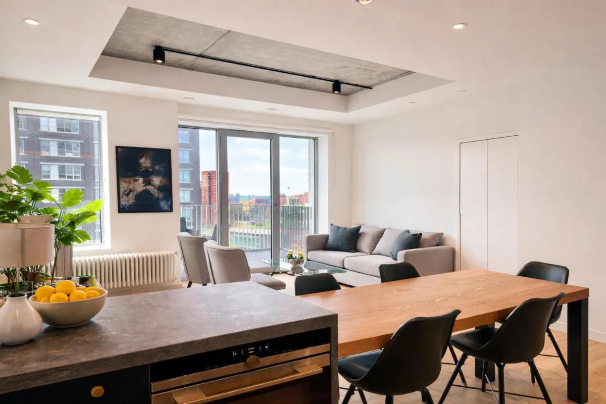 Image 4 of Beautiful view to Canary Wharf , O2 arena , near by London Excel 3-beds
