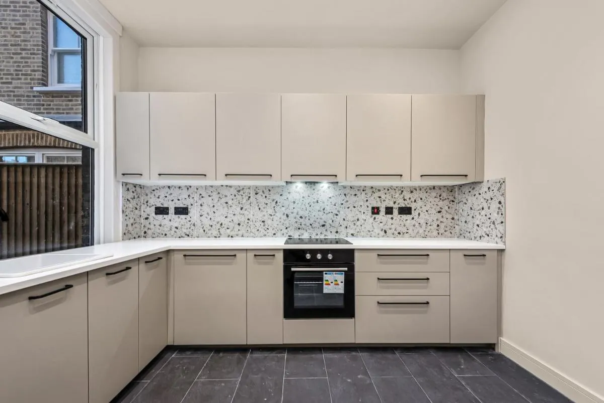 Image 4 of Beautifully Designed Studio with Communal Full Kitchen – Full Access