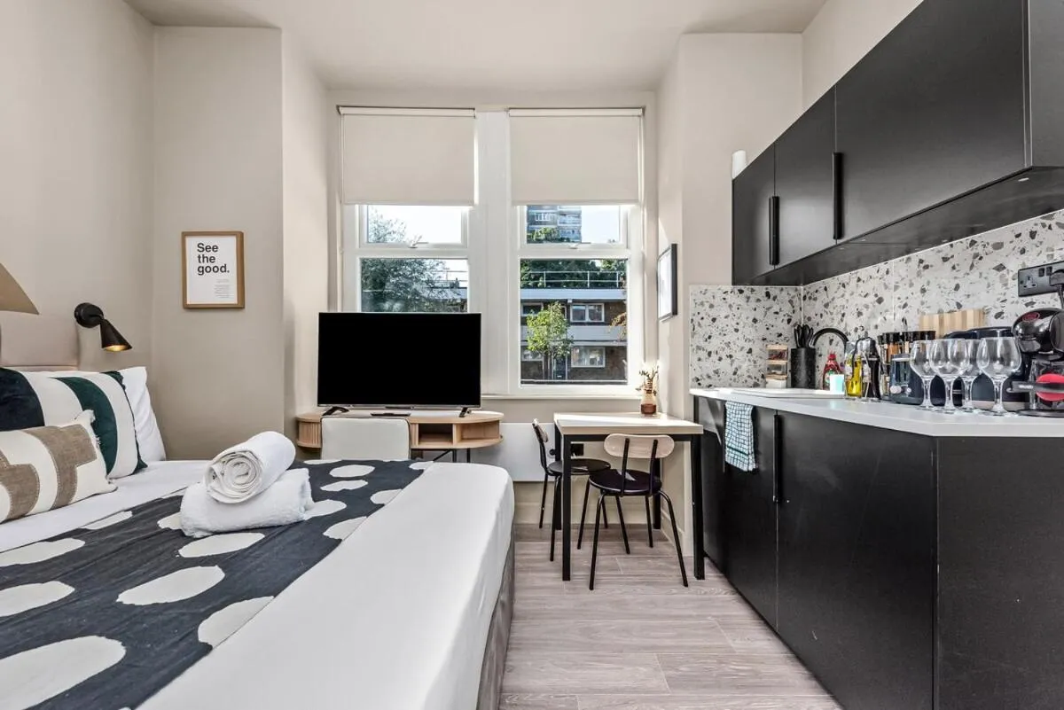 Image 5 of Beautifully Designed Studio with Communal Full Kitchen – Full Access