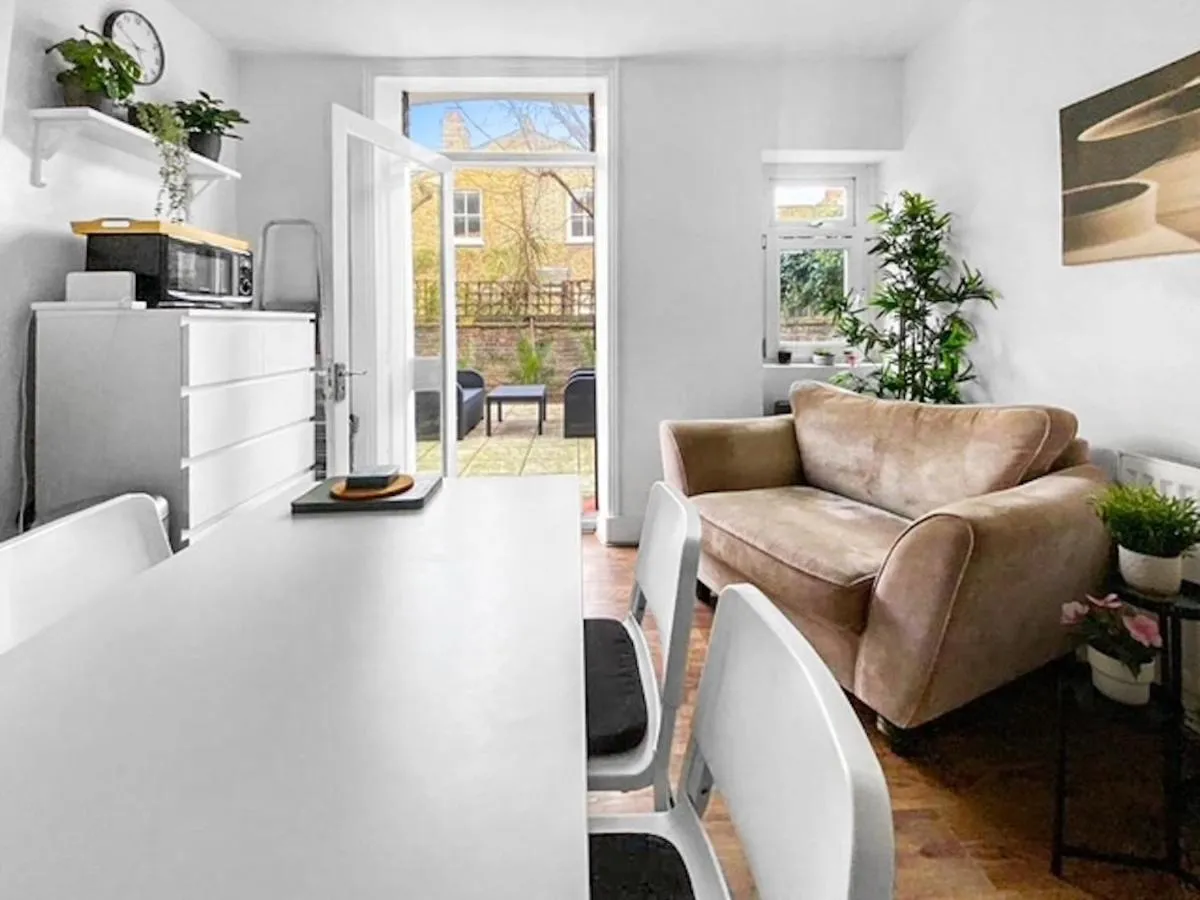 Image 4 of Beautuful 2 bed apartment in central London