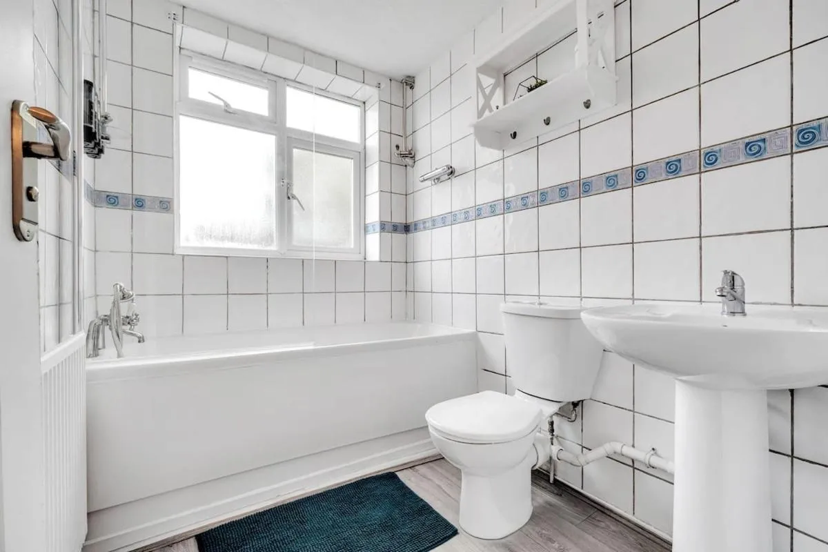 Image 3 of Bella Homes-Spacious 4 bedroom Modern Town house Romford