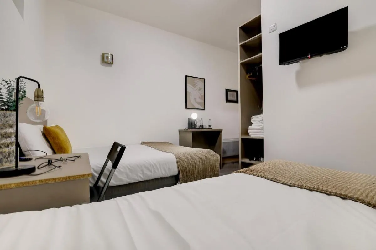Image 5 of Belvilla Ilford Hill Hotel London