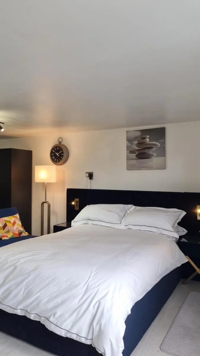 Image 5 of Benzer Apartments