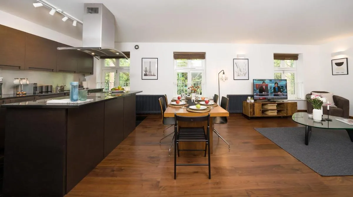 Image 4 of Best Location 2 Bedr, 3 Beds, Covent Grdn, China Town
