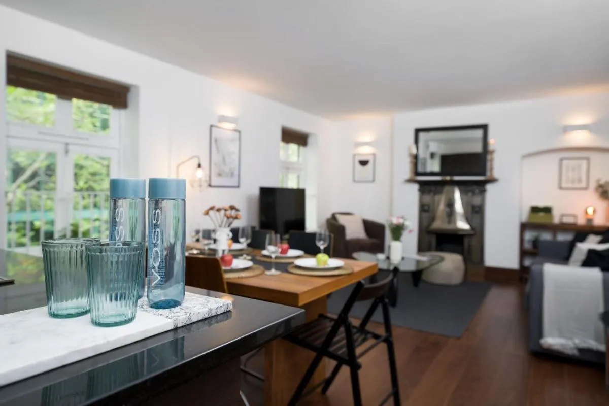 Image 5 of Best Location 2 Bedr, 3 Beds, Covent Grdn, China Town